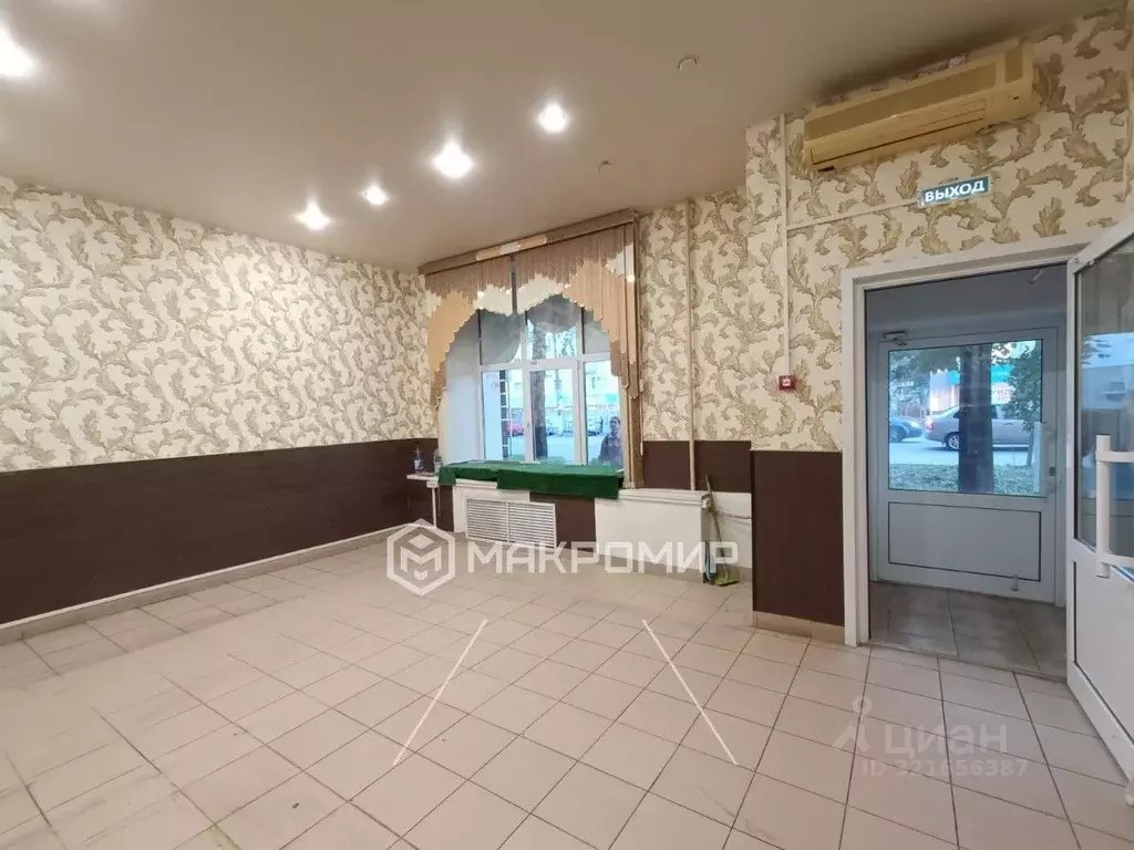 Торговая площадь в Кировская область, Киров ул. Сурикова, 2 (148 м) - Фото 1