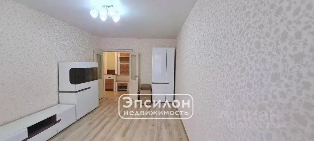 3-к кв. Курская область, Курск просп. Хрущева, 28 (76.0 м) - Фото 0