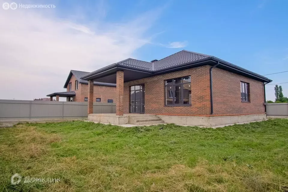 Дом в Яблоновский, 2-й проезд Чапаева, 27 (100 м) - Фото 1