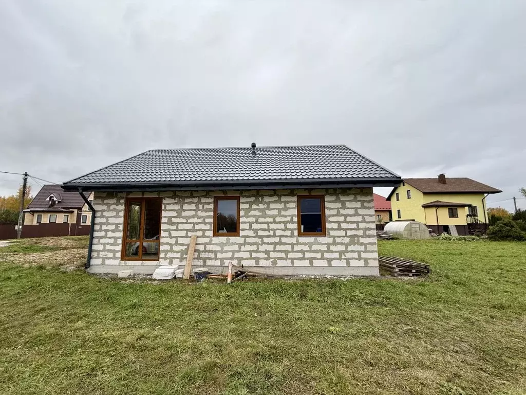 Дом в Новгородская область, Новгородский район, Ракомское с/пос, д. ... - Фото 1