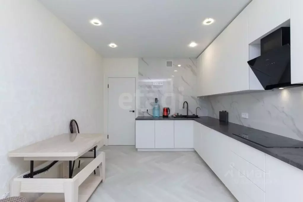 3-к кв. Тюменская область, Тюмень ул. Павла Никольского, 10 (97.0 м) - Фото 2