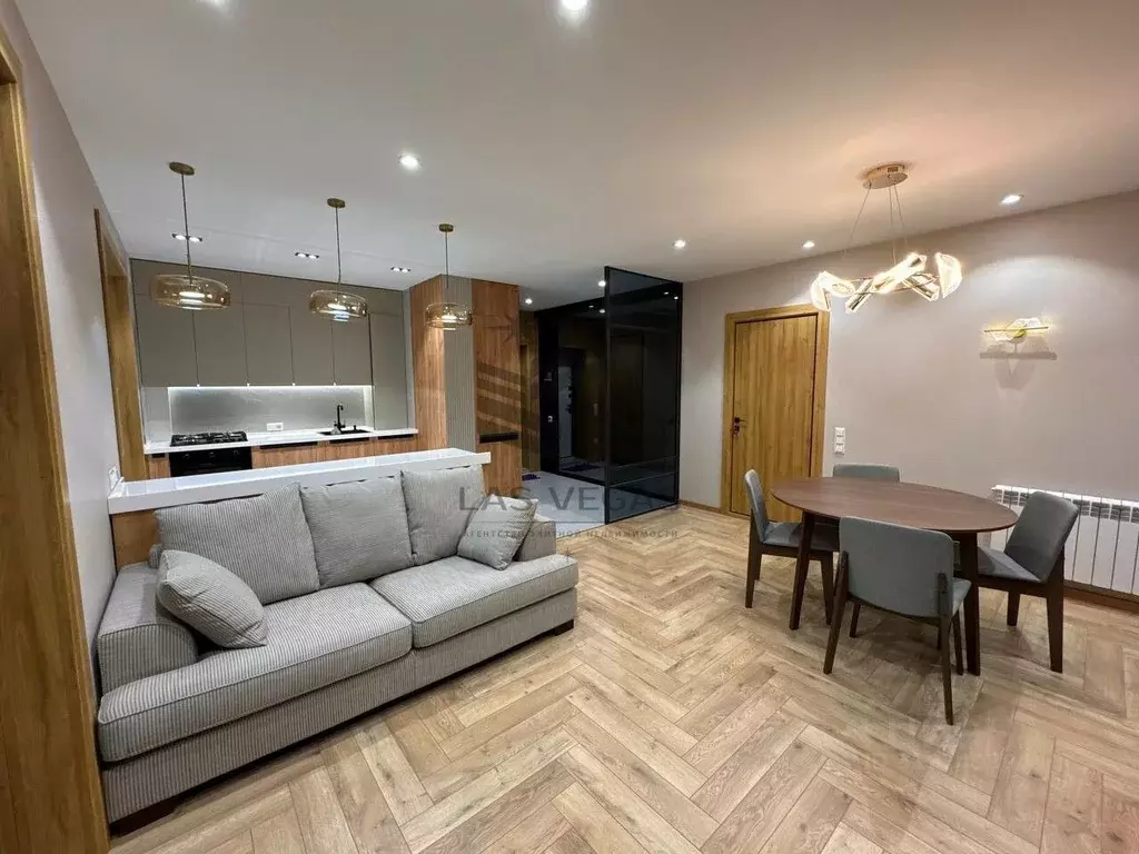 2-к кв. Санкт-Петербург ул. Нахимова, 15В (110.0 м) - Фото 0