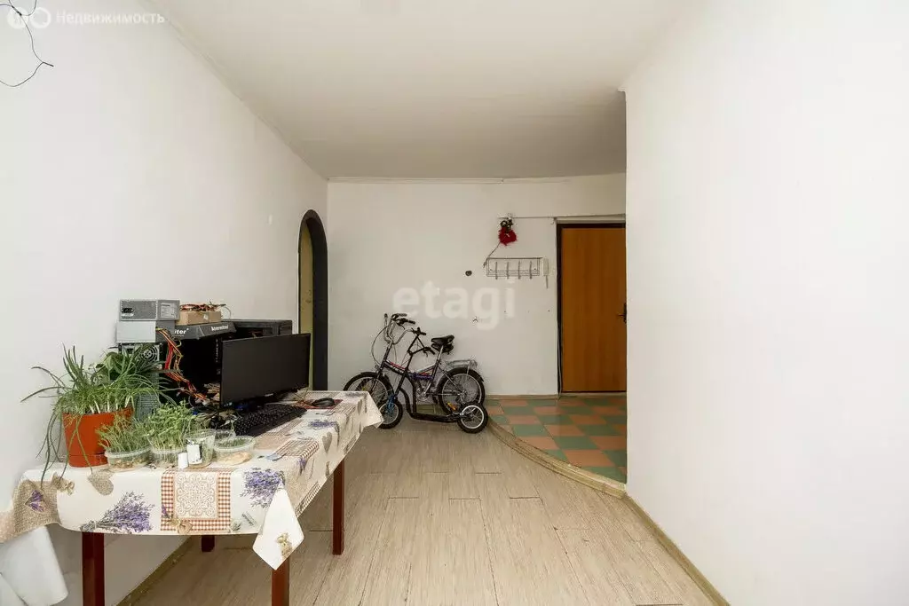 2-комнатная квартира: Тюмень, проезд Геологоразведчиков, 40 (56 м) - Фото 1