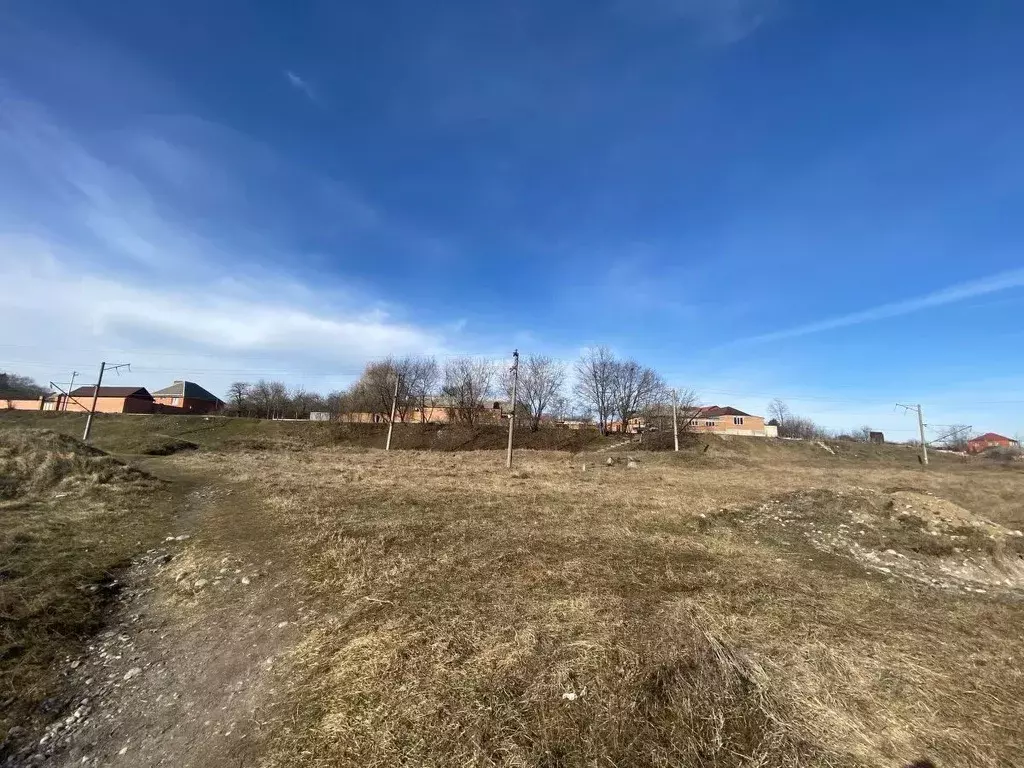 Участок в Ингушетия, Назрановский район, Барсуки с/пос, с. Барсуки ... - Фото 1