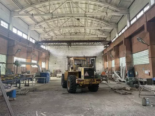 Отдельная территория 1,3 га. 2000 кв м строений - Фото 0