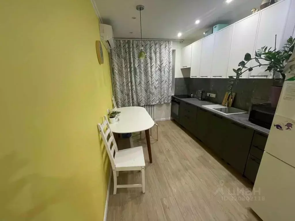 2-к кв. Саха (Якутия), Якутск ул. Дзержинского, 12/3 (46.0 м) - Фото 0