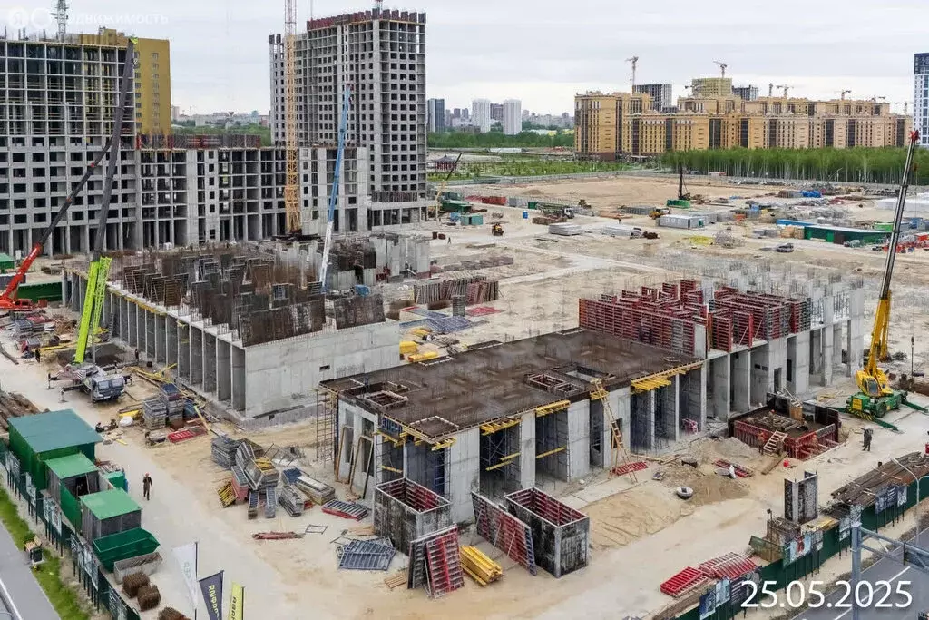 2-комнатная квартира: Тюмень, улица Пожарных и Спасателей, 8 (67.2 м) - Фото 1