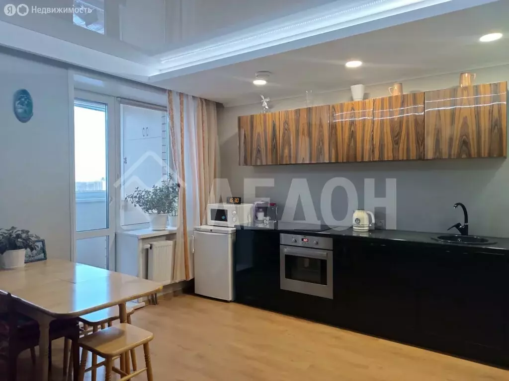 1-комнатная квартира: Омск, улица 10 лет Октября, 138к2 (38.7 м) - Фото 2