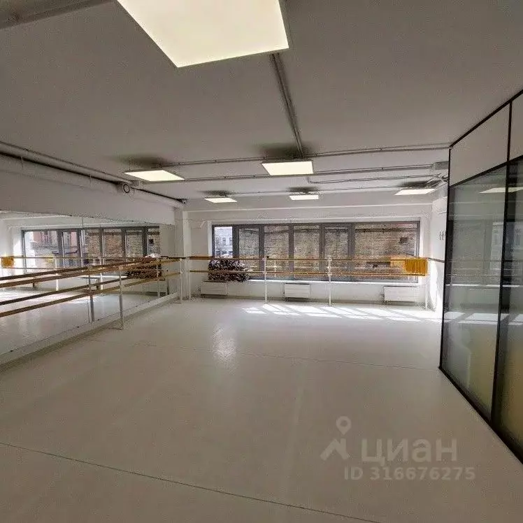 Помещение свободного назначения в Свердловская область, Екатеринбург ... - Фото 1