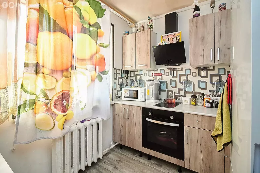 3-комнатная квартира: Тюмень, Севастопольская улица, 33 (58.5 м) - Фото 1