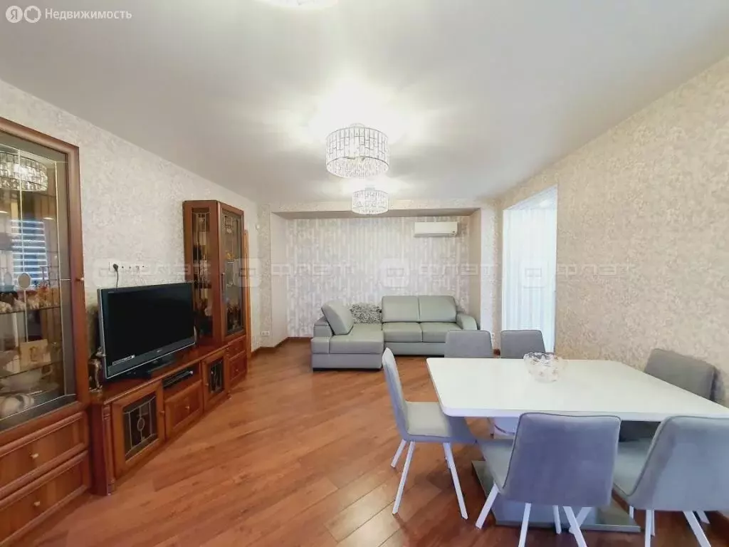 3-комнатная квартира: Казань, улица Адоратского, 2 (93.6 м) - Фото 1