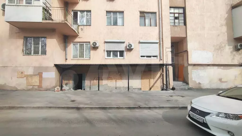 Цоколь с двумя входами и окнами на Островского 120 - Фото 1
