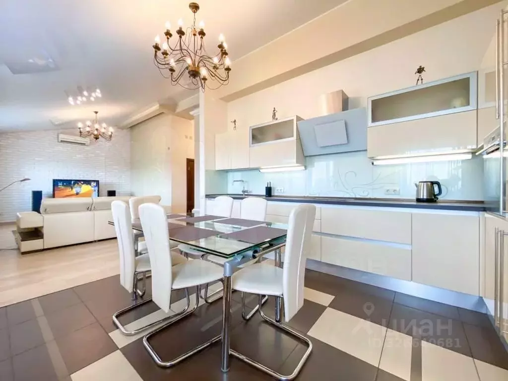 3-к кв. Иркутская область, Иркутск Байкальская ул., 293/2 (105.0 м) - Фото 1