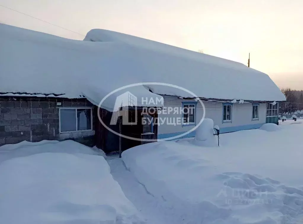 Дом в Пермский край, Лысьвенский муниципальный округ, пос. Невидимка  ... - Фото 1