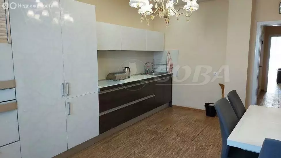 2-комнатная квартира: Тюмень, улица Малыгина, 2 (81.4 м) - Фото 0