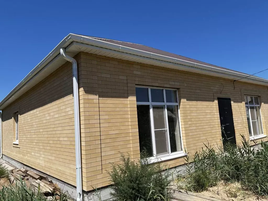 Дом в Астраханская область, Астрахань ул. 9-я Литейная (120 м) - Фото 2