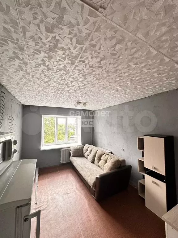 Комната 16,8 м в 8-к., 9/9 эт. - Фото 1