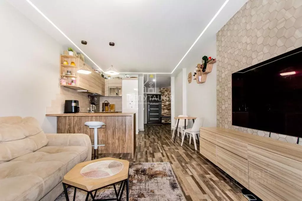 3-к кв. Свердловская область, Екатеринбург ул. Кировградская, 8 (95.5 ... - Фото 2