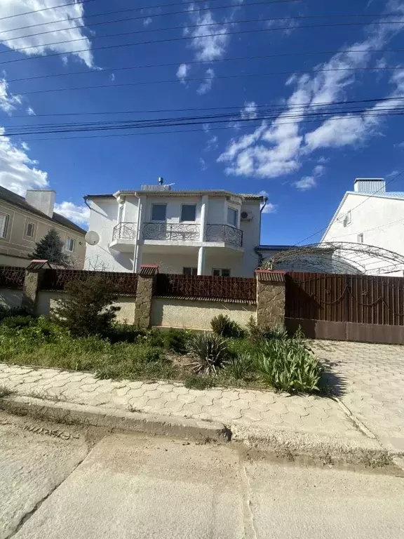 Дом в Крым, Евпатория Спутник-2 мкр, ул. Южная, 3 (376 м) - Фото 0