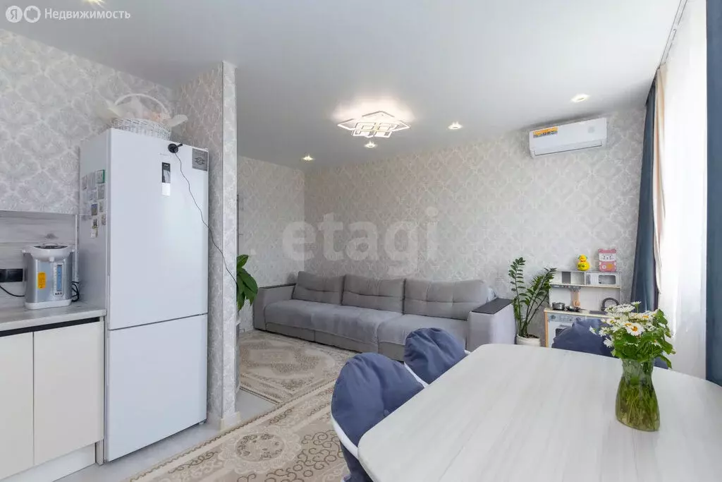 3-комнатная квартира: Тюмень, улица Героев Космоса, 23 (73.5 м) - Фото 2