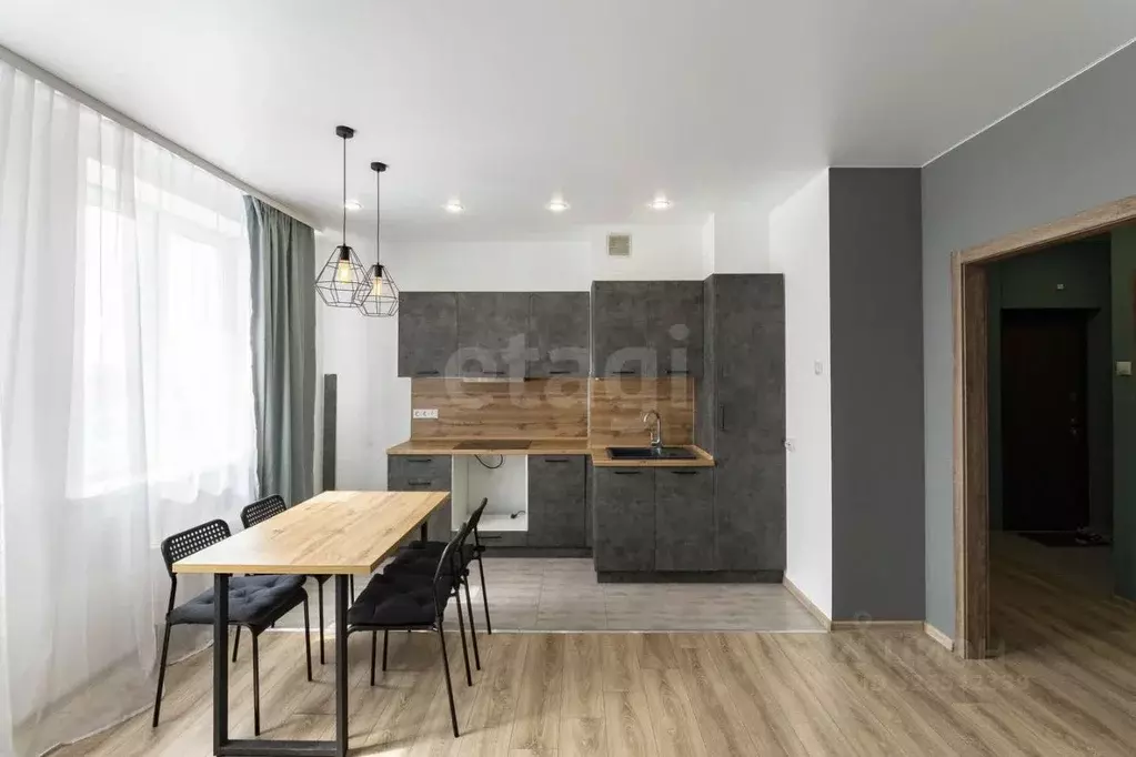 1-к кв. Тюменская область, Тюмень ул. 50 лет Октября, 75к1 (50.0 м) - Фото 1