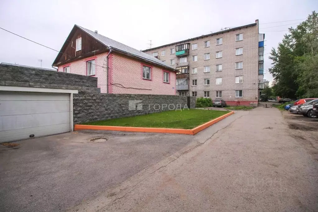 Дом в Алтайский край, Барнаул ВРЗ мкр, ул. Октябрят (280 м) - Фото 0