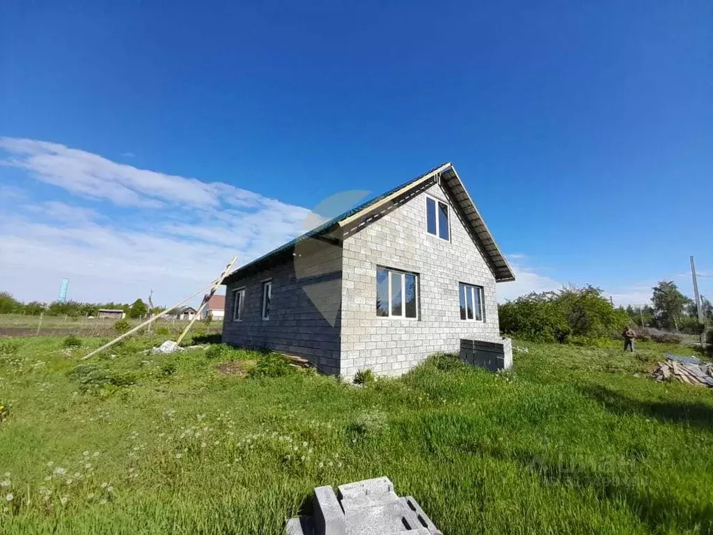 Дом в Белгородская область, Старооскольский городской округ, с. ... - Фото 1