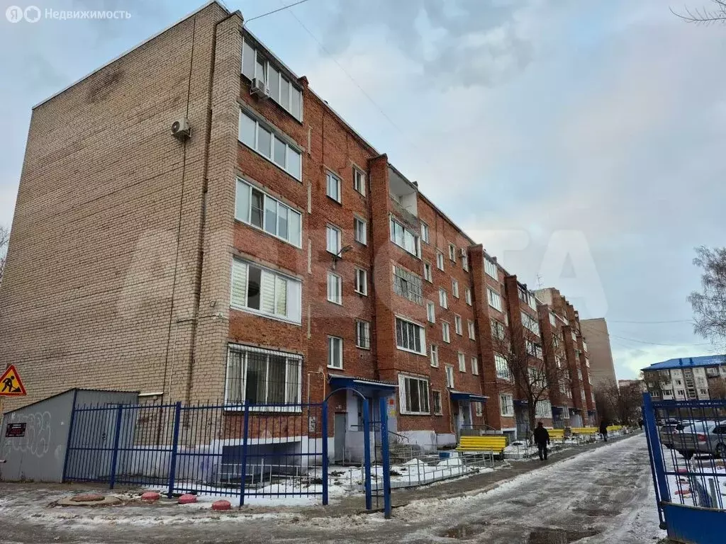 3-комнатная квартира: Омск, улица Химиков, 20 (62.1 м) - Фото 1