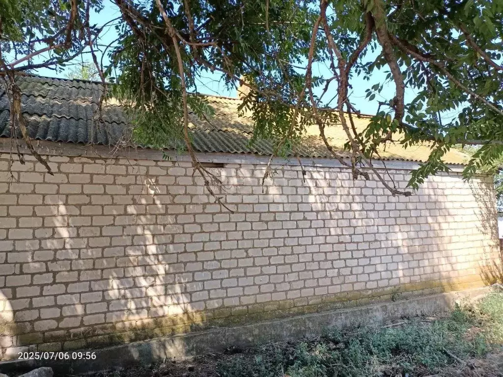 Дом в Калмыкия, Ики-Бурульский район, пос. Хомутников ул. Хомутникова, ... - Фото 2