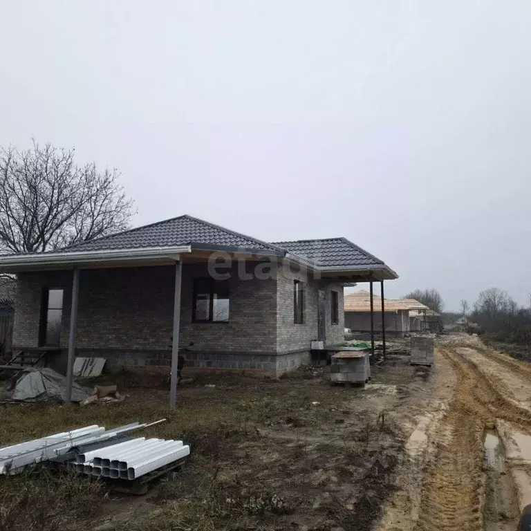 Дом в Белгородская область, Корочанский район, Погореловское с/пос, с. ... - Фото 1