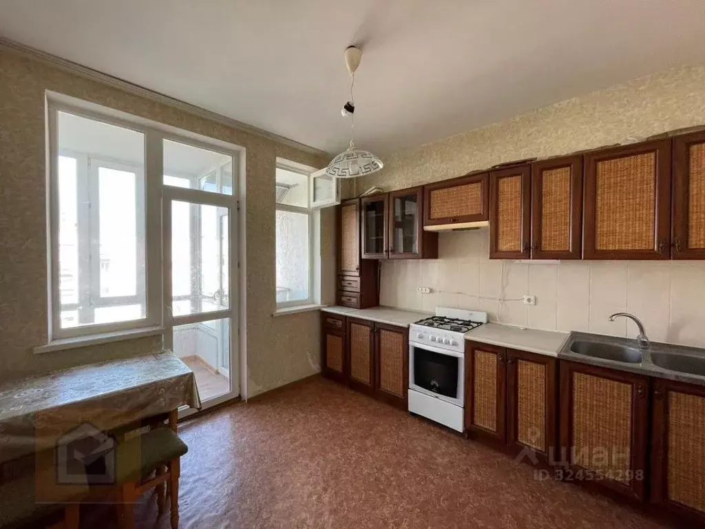 2-к кв. Крым, Евпатория ул. 9 Мая, 45Б (65.4 м) - Фото 1