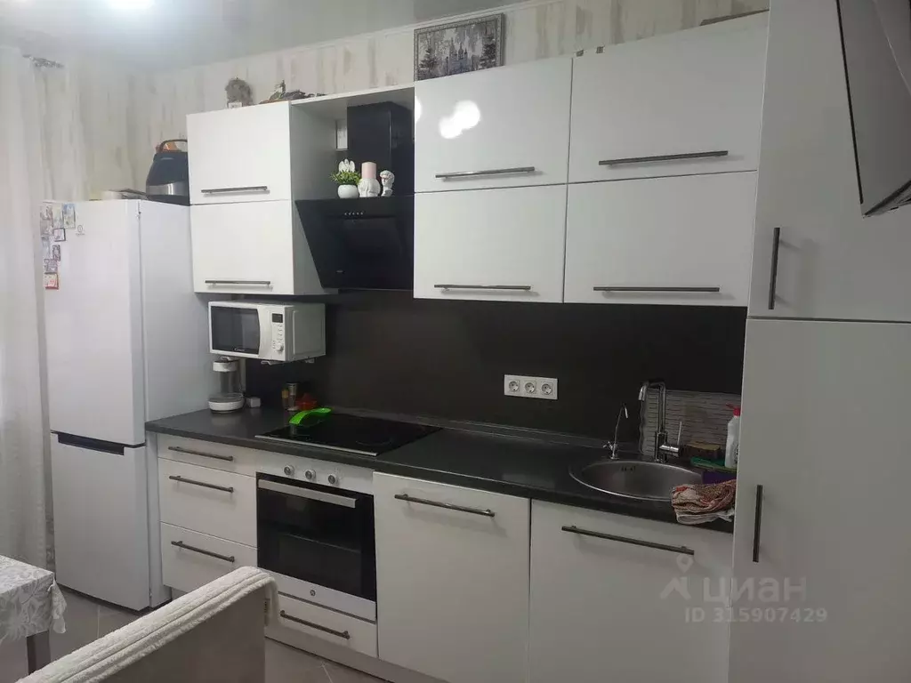 2-к кв. Омская область, Омск Заозерный мкр, просп. Менделеева, 26к1 ... - Фото 1