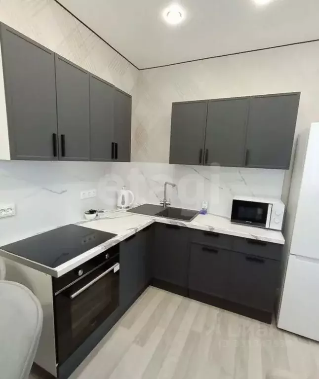 2-к кв. Тюменская область, Тюмень ул. Республики, 204к15 (51.0 м) - Фото 1