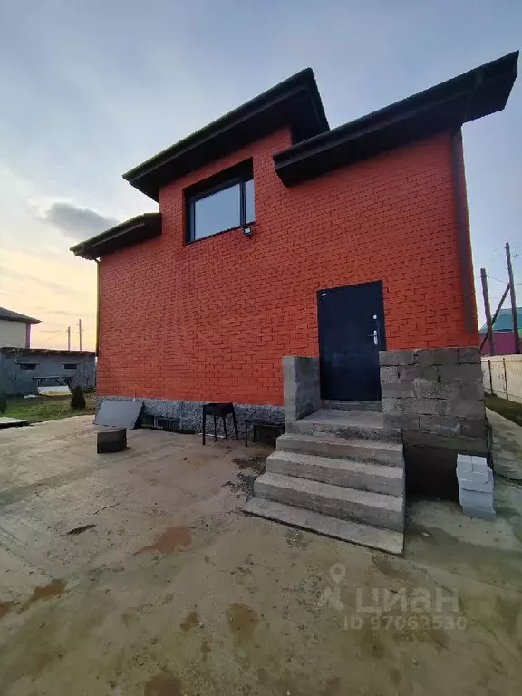 Дом в Волгоградская область, Средняя Ахтуба рп ул. Вишневая (131 м) - Фото 0