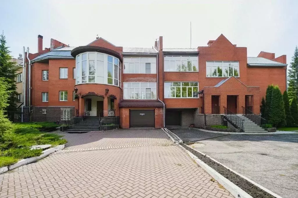 Таунхаус в Омская область, Омск ул. Суворова, 90к7 (700 м) - Фото 1