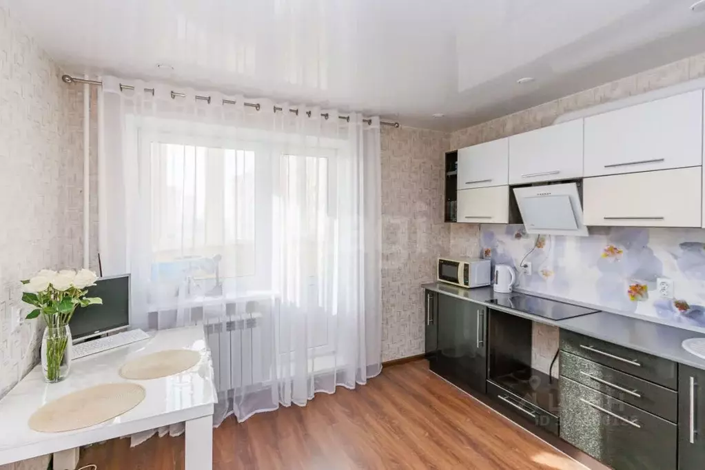 1-к кв. Тюменская область, Тюмень проезд Ямбургский, 3 (42.7 м) - Фото 1