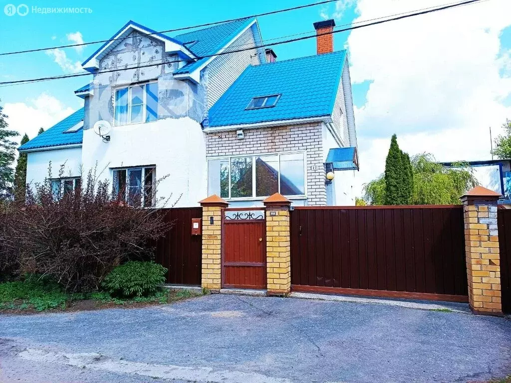 Дом в село Семилуки, улица Беляева, 17 (260 м) - Фото 1