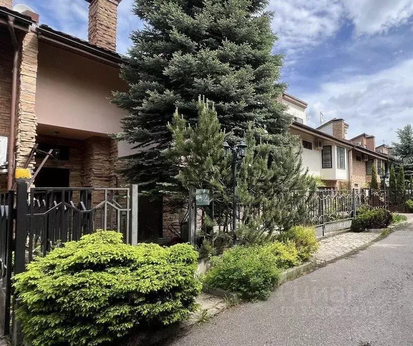 Таунхаус в Московская область, Красногорск ул. Озерная, 82 (290 м) - Фото 2