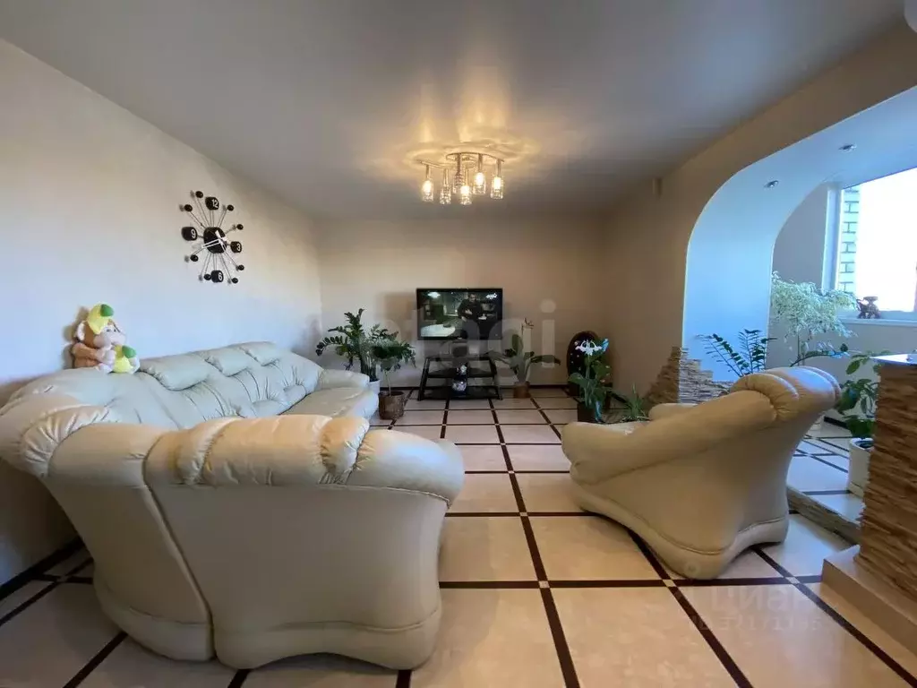 3-к кв. Брянская область, Брянск ул. Ромашина, 39 (97.1 м) - Фото 1