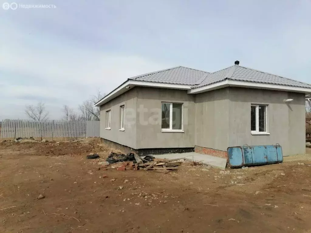 Дом в Саратовская область, муниципальное образование Энгельс, рабочий ... - Фото 0