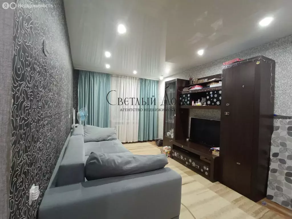 2-комнатная квартира: Чернушка, Красноармейская улица, 100 (43.9 м) - Фото 1