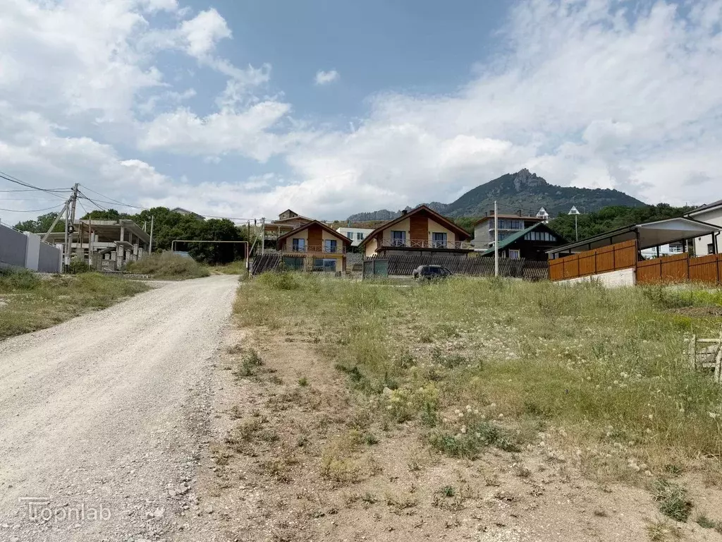 Участок в Крым, Алушта муниципальный округ, с. Лучистое пер. Волшебный ... - Фото 1