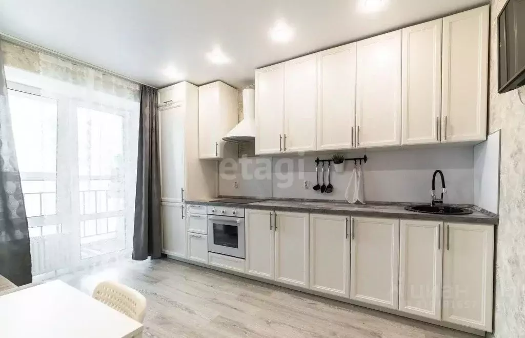 2-к кв. Татарстан, Казань ул. Азата Аббасова, 3 (60.8 м) - Фото 0