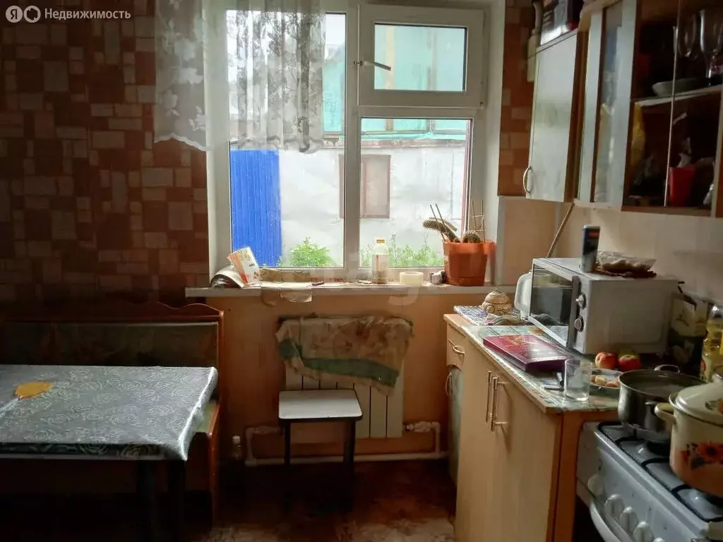 3-комнатная квартира: село Исетское, улица 50 лет ВЛКСМ, 39 (57 м) - Фото 1