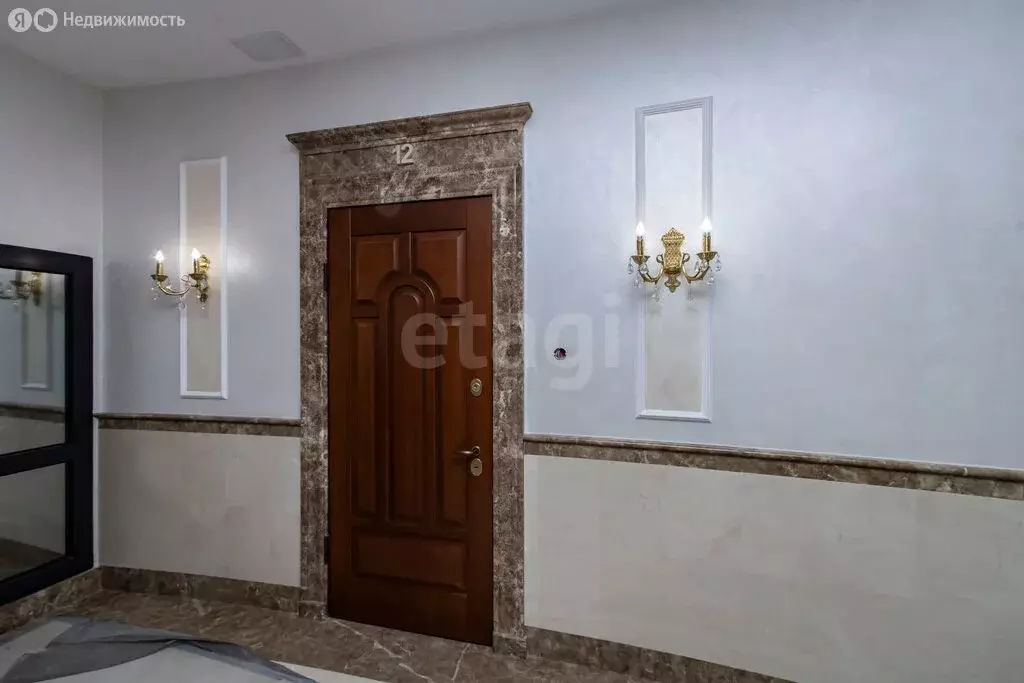 2-комнатная квартира: Тюмень, улица Володарского, 3 (201.5 м) - Фото 1