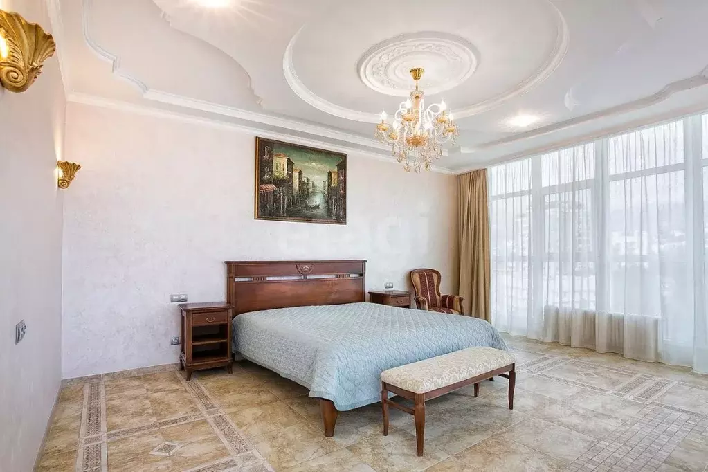 4-к кв. Крым, Ялта ул. Таврическая, 2Б (293.6 м) - Фото 1