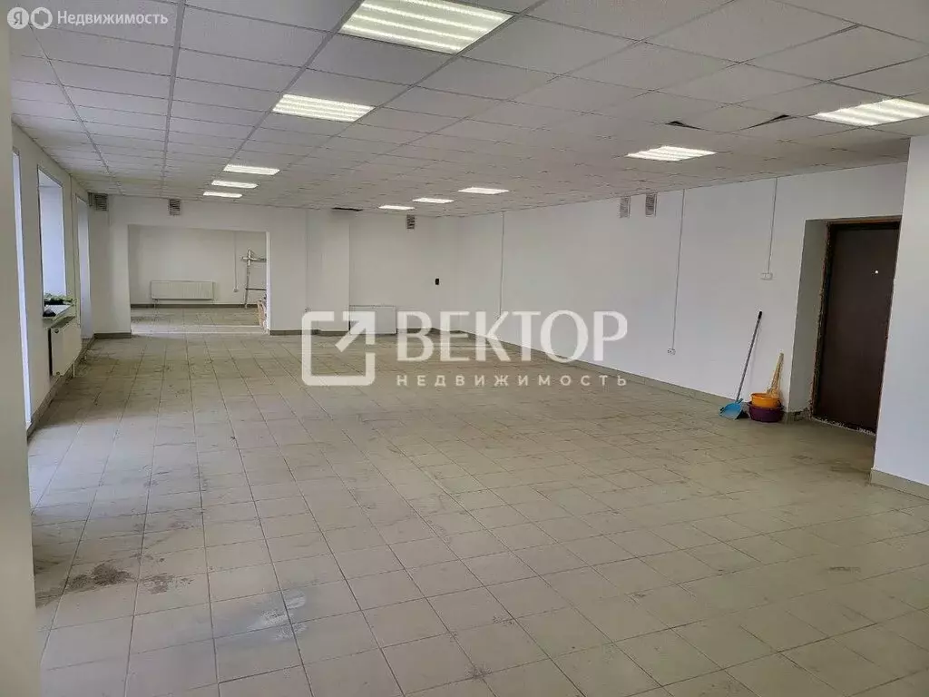 Квартира-студия: Ярославль, улица 8 Марта, 18 (185.2 м) - Фото 1