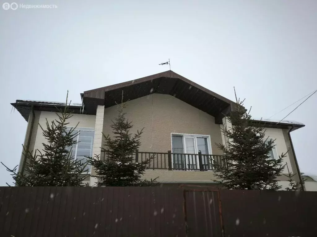 Дом в Мирное, Рябиновая улица, 17 (260 м) - Фото 1