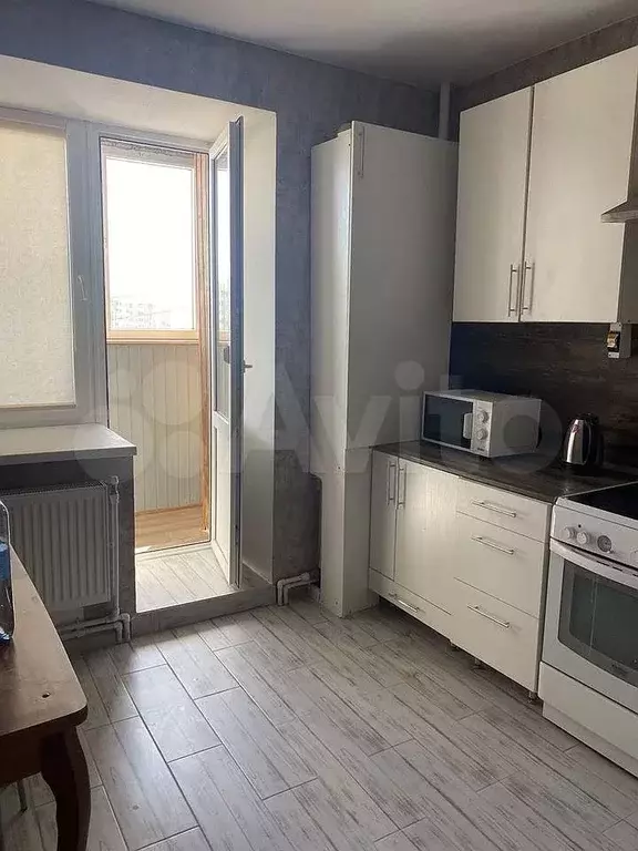 1-к. квартира, 42 м, 1/10 эт. - Фото 1