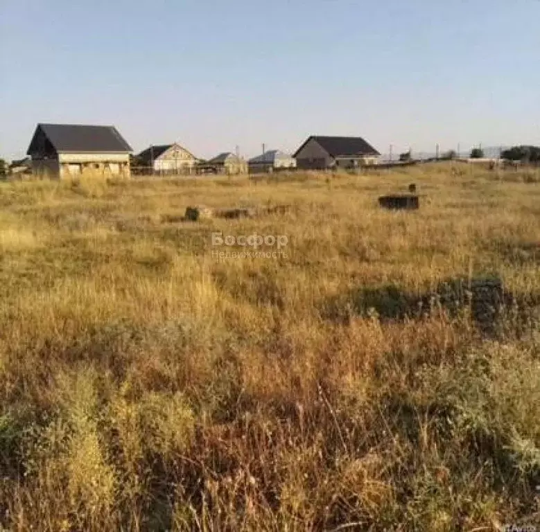 Участок в Крым, Кировское пгт ул. Азатлык (10.0 сот.) - Фото 1